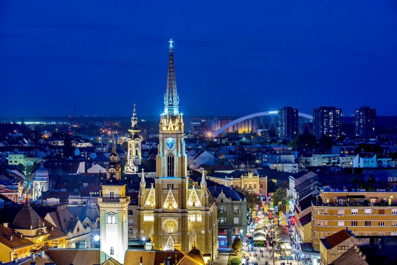 Modern Naive Downtown With Free Private Garage-Fast Wi-Fi Apartment Novi Sad Exterior photo